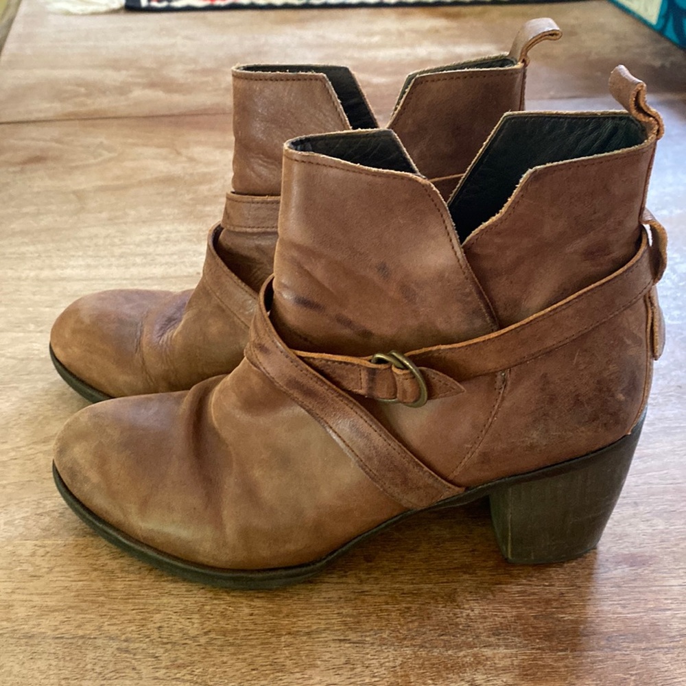 Anthro Coclico brown booties size 7